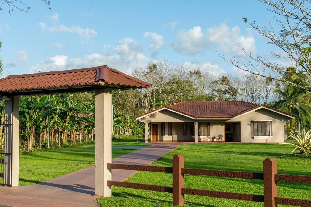 Casa Roble Fortuna La Fortuna Exterior foto