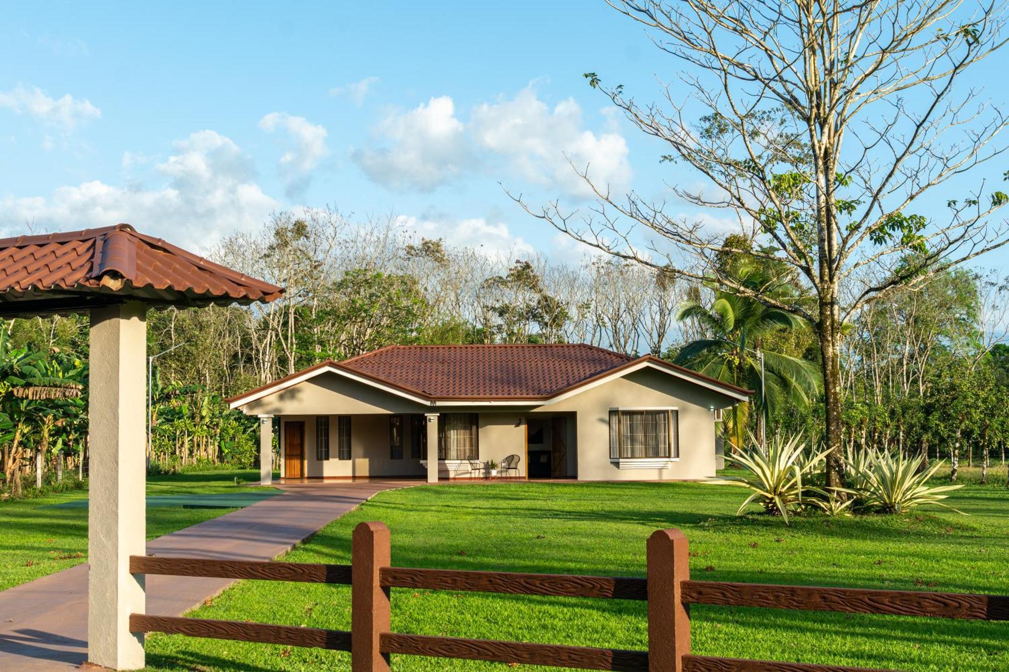 Casa Roble Fortuna La Fortuna Exterior foto