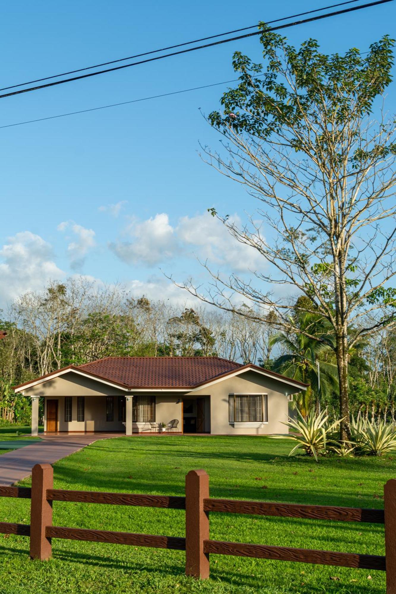 Casa Roble Fortuna La Fortuna Exterior foto