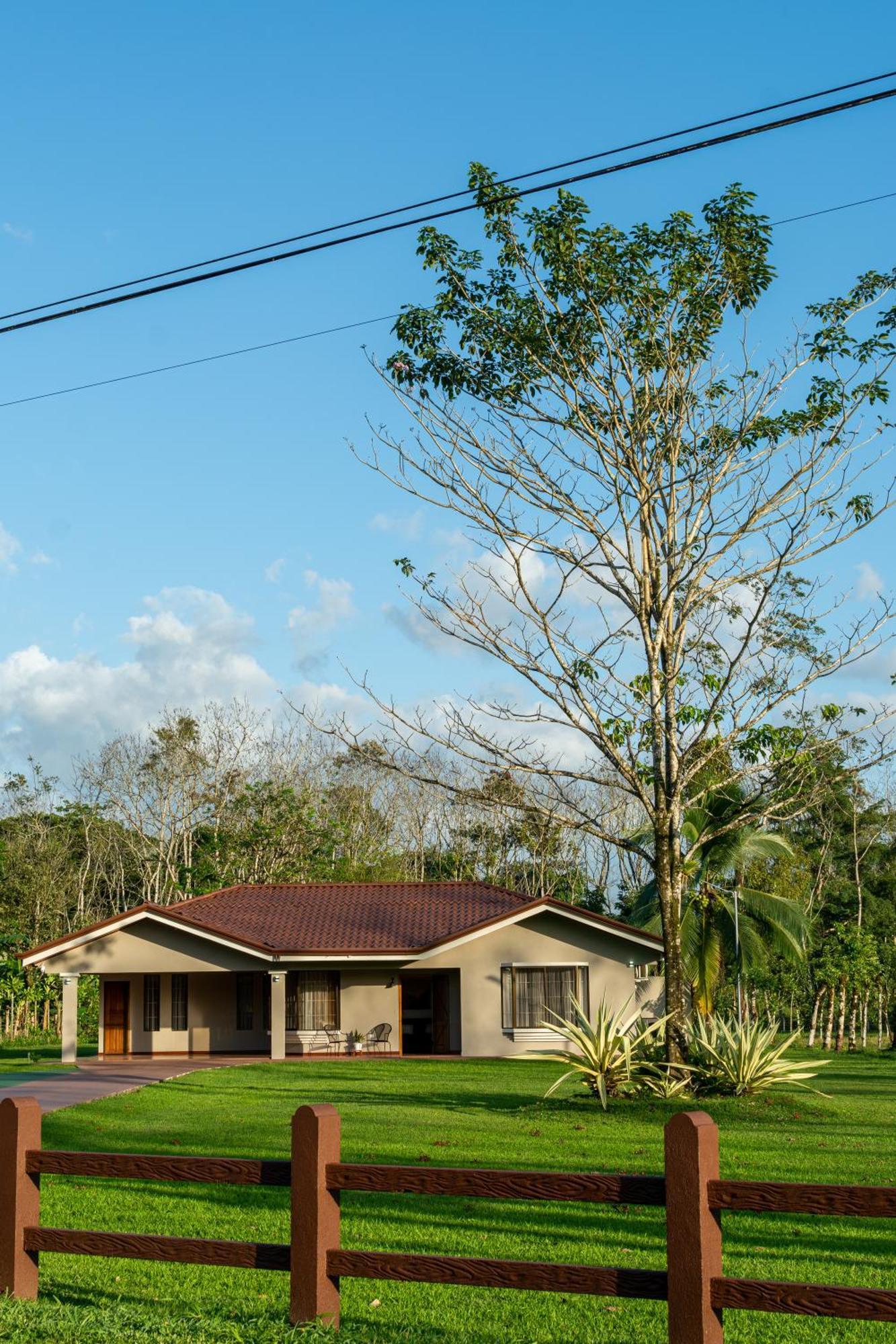 Casa Roble Fortuna La Fortuna Exterior foto